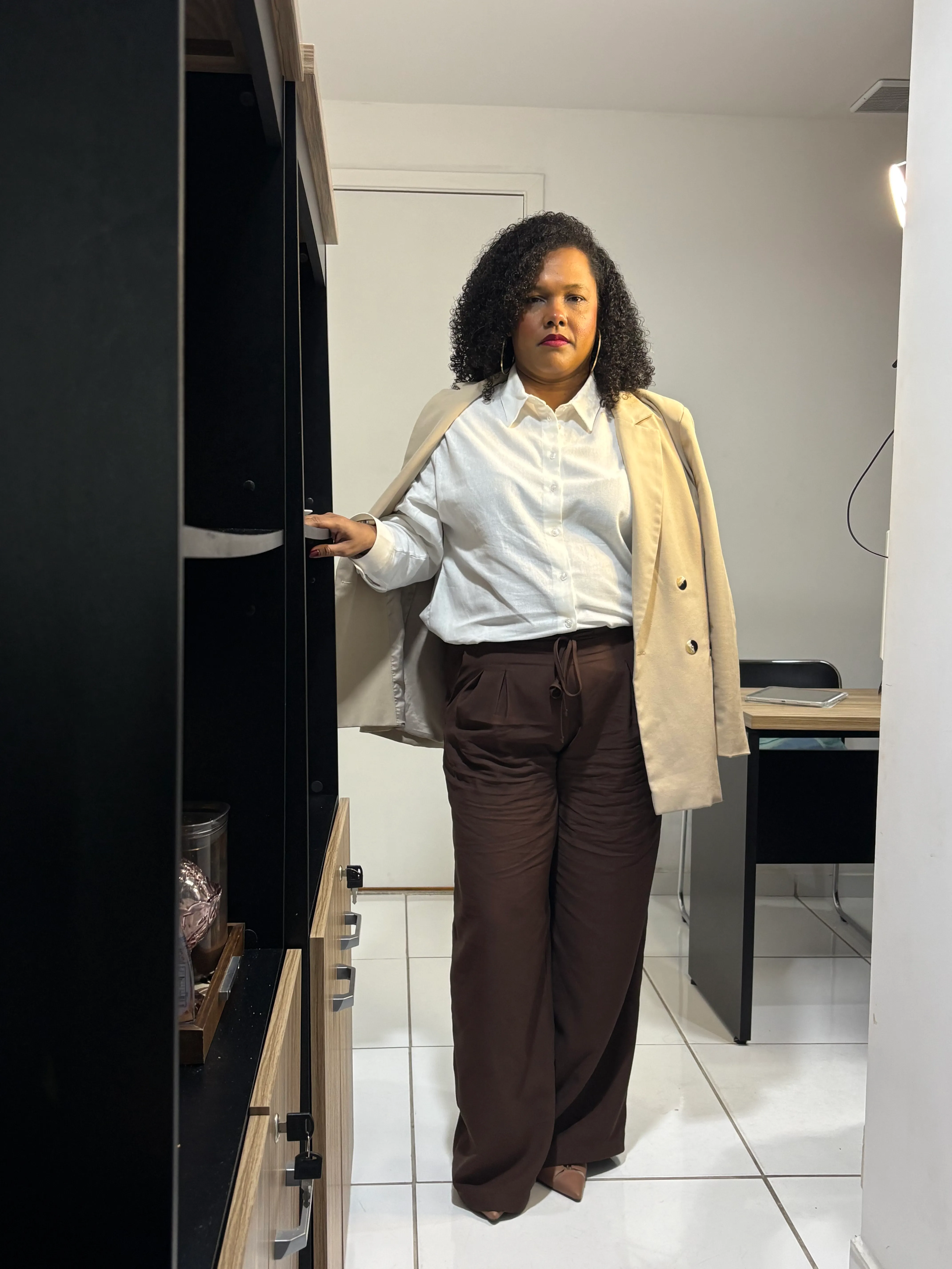 Dra Luanda Naiara em atendimento jurídico